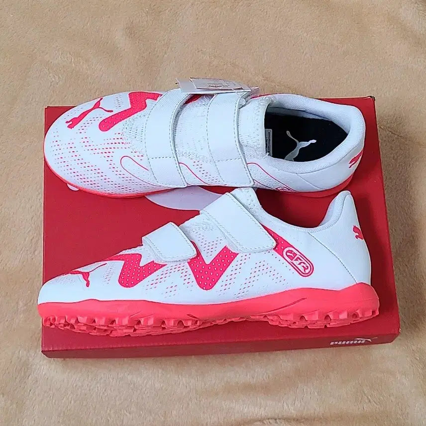 [BUNJANG] Puma Junior TT Outsole Velcro Soccer Cleats/Futsal Shoes/Sneakers (Size 220) / [새상품] 푸마 주니어 TT아웃솔 벨크로 축구화/풋살화/운동화(220)