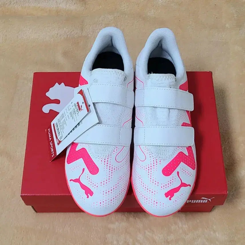 [BUNJANG] Puma Junior TT Outsole Velcro Soccer Cleats/Futsal Shoes/Sneakers (Size 220) / [새상품] 푸마 주니어 TT아웃솔 벨크로 축구화/풋살화/운동화(220)