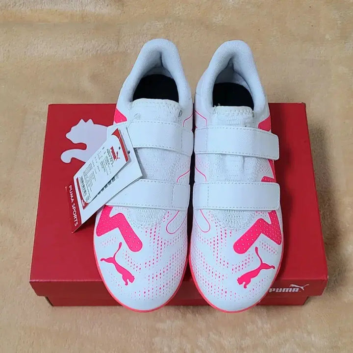 [BUNJANG] Puma Junior TT Outsole Velcro Soccer Cleats/Futsal Shoes/Sneakers (Size 220) / [새상품] 푸마 주니어 TT아웃솔 벨크로 축구화/풋살화/운동화(220)