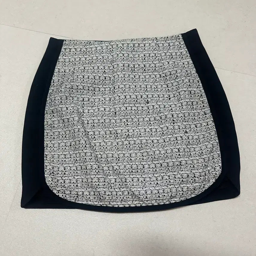 [BUNJANG] Magin Tweed Mini Skirt (Size S / 55) / S(55) 매긴 트위드 미니스커트