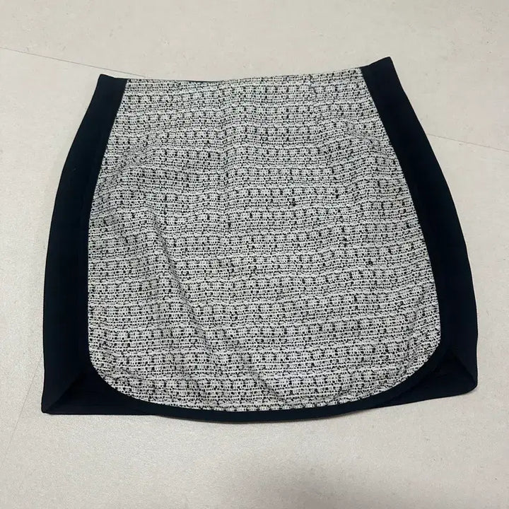 [BUNJANG] Magin Tweed Mini Skirt (Size S / 55) / S(55) 매긴 트위드 미니스커트