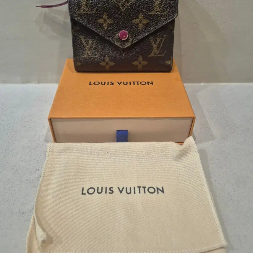 [BUNJANG] Louis Vuitton Victorine Wallet Fuchsia Monogram Canvas / 루이비통 빅토린 월릿 푸시아 컬러 풀박스 판매합니다