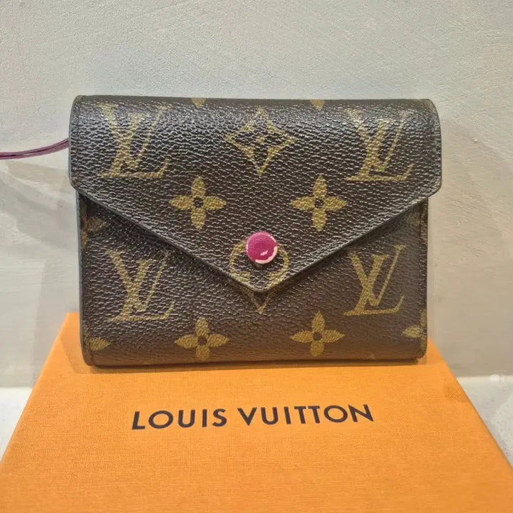 [BUNJANG] Louis Vuitton Victorine Wallet Fuchsia Monogram Canvas / 루이비통 빅토린 월릿 푸시아 컬러 풀박스 판매합니다