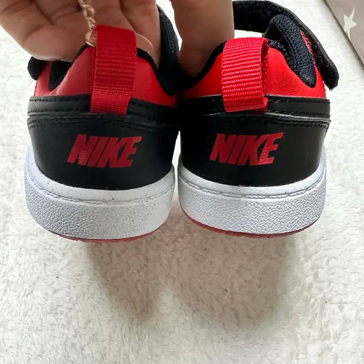 [BUNJANG] Nike Kids Red Black Sneakers Size 140 / 나이키 키즈 레드 블랙 운동화 140