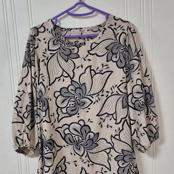 [BUNJANG] Premium Puff Sleeve Blouse with Elegant Pattern / [새상품] 고급스러운 고풍 퍼프소매 블라우스