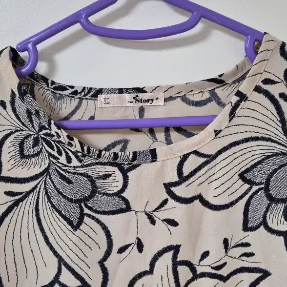 [BUNJANG] Premium Puff Sleeve Blouse with Elegant Pattern / [새상품] 고급스러운 고풍 퍼프소매 블라우스