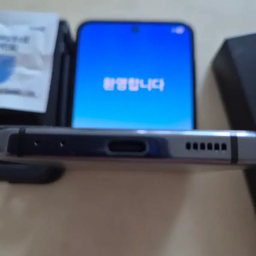 [BUNJANG] Samsung Galaxy Z Flip4 256GB Black Smartphone / 갤럭시 Z 플립4 256GB 블랙 풀박스 S급