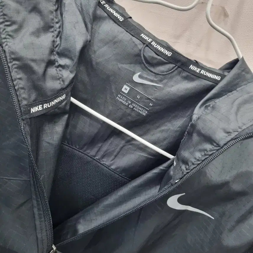 [BUNJANG] Nike Black Windbreaker Jacket Size M / 나이키 바람막이 자켓 블랙 사이즈M