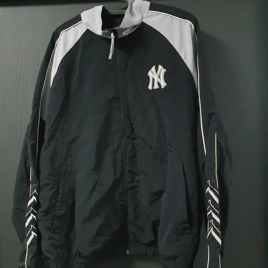 [BUNJANG] MLB New York Yankees Symbol Color Block Windbreaker Jacket Size 105 / MLB 뉴욕 양키즈 심볼 배색 바람막이 자켓 105사이즈 판매합니다