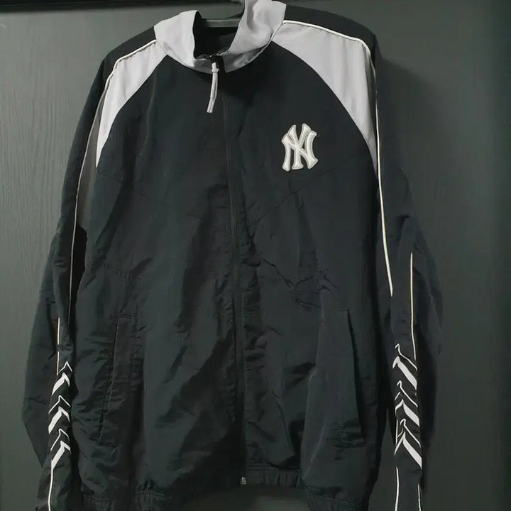 [BUNJANG] MLB New York Yankees Symbol Color Block Windbreaker Jacket Size 105 / MLB 뉴욕 양키즈 심볼 배색 바람막이 자켓 105사이즈 판매합니다