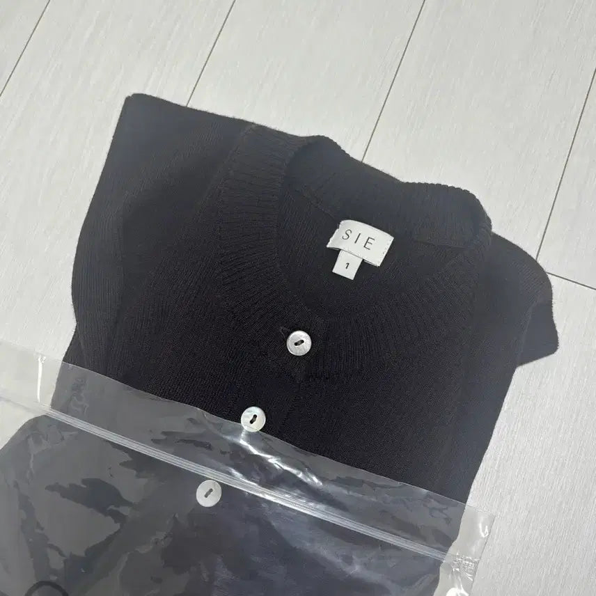 [BUNJANG] SIE KSH Half Sleeve Knit Sweater Black / 시에 케이시 하프 슬리브