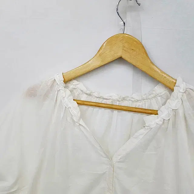 [BUNJANG] Earth Music &amp; Ecology Cotton Blouse - Ivory / Earth Music Ecology 블라우스 아이보리
