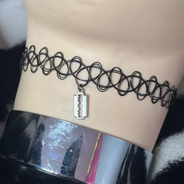 [BUNJANG] Handmade Razor Blade Pendant Choker Necklace / 수제제작) emo 초커 목걸이 면도날 펜던트
