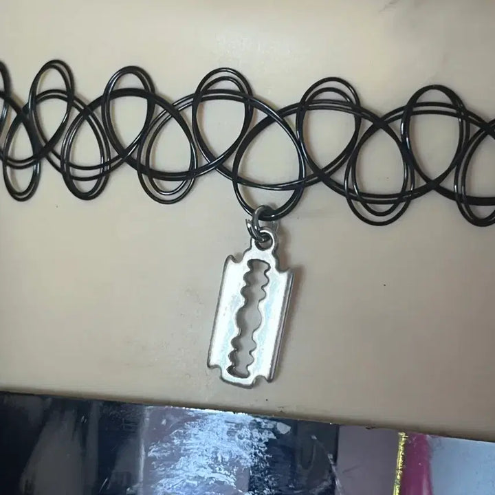 [BUNJANG] Handmade Razor Blade Pendant Choker Necklace / 수제제작) emo 초커 목걸이 면도날 펜던트