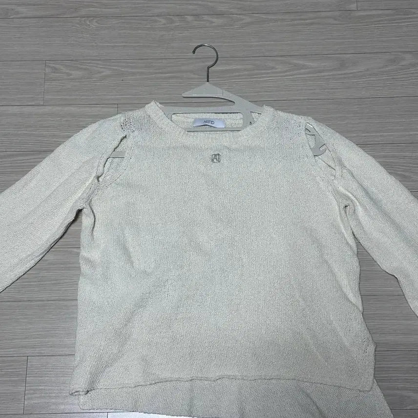 [BUNJANG] Artid Loose Fit Cut-out Knit Ivory / 아티드 루즈핏 컷아웃 니트 아이보리