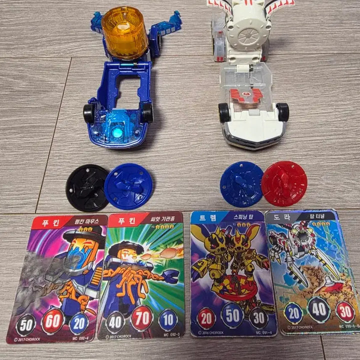 [BUNJANG] Turning Mecard W Pekkon, Dora Set with 4 Tops and 4 Mecards / 터닝메카드W(팽이 2종)-푸킨,도라+팽이4개+메카드 4장