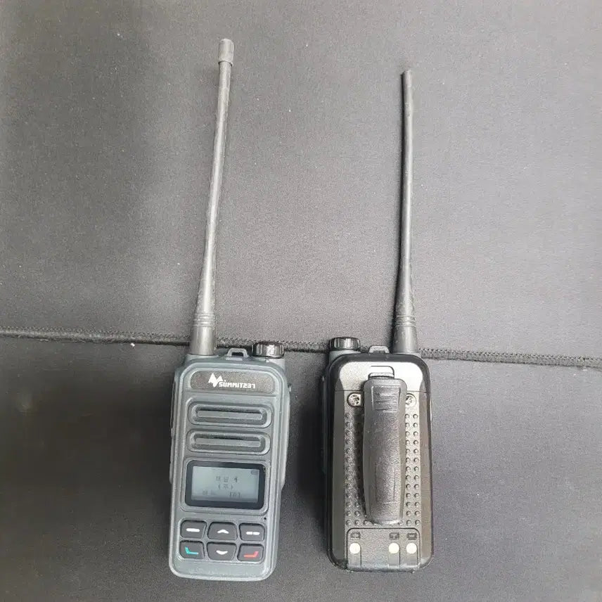 [BUNJANG] Min Young Information &amp; Communication MYT-D560U Digital Business Two-Way Radio (Set of 2) / 민영정보통신 MYT-D560U 디지털 업무용 무전기 2대
