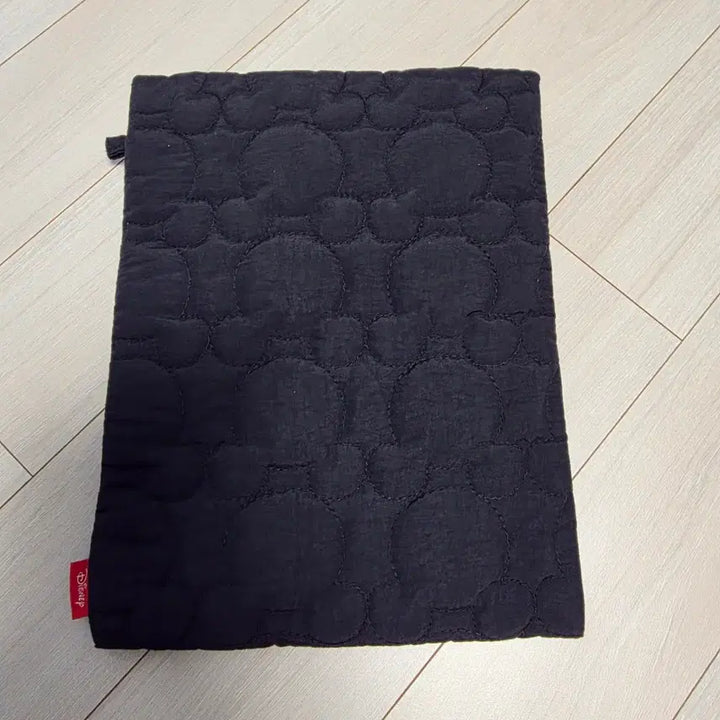 [BUNJANG] Disney Mickey Mouse Pattern Quilted Pouch / 디즈니 미키 마우스 패턴 파우치