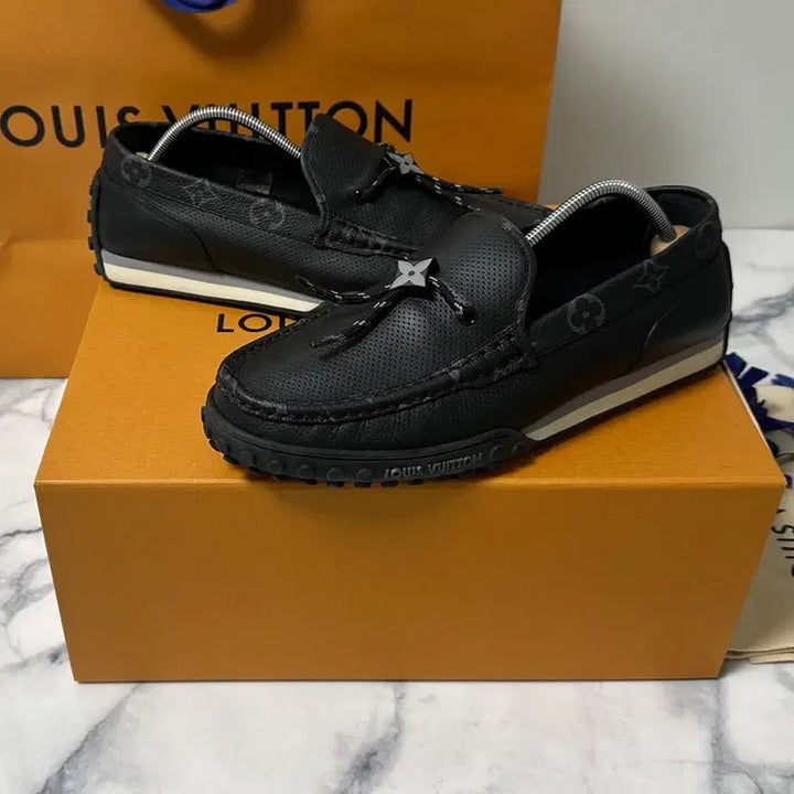 [BUNJANG] Louis Vuitton LV Racer Moccasin Loafers Size 7 / [7] 루이비통 LV 레이서 모카신 로퍼 (2회착용)