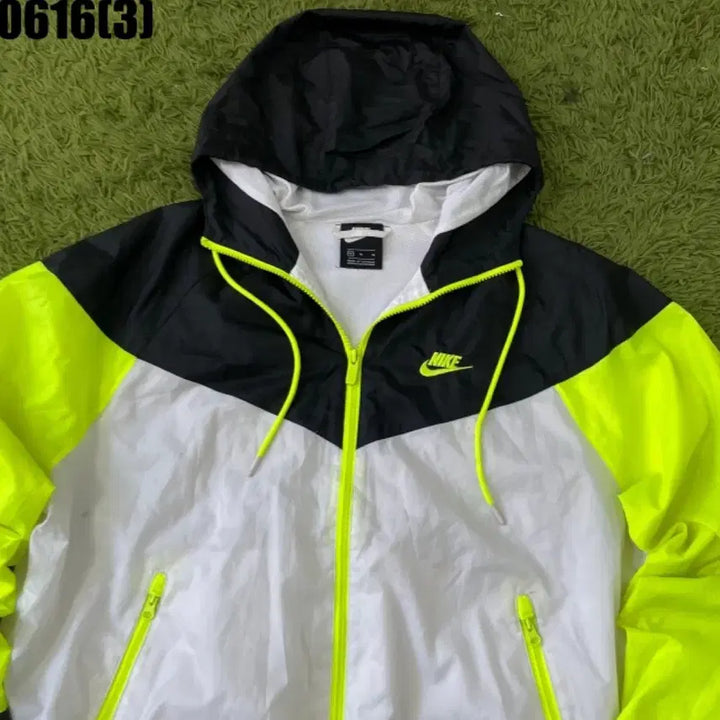 [BUNJANG] Nike Windrunner Jacket Fluorescent White Black M / 나이키 바람막이 윈드러너 형광 흰검m 0616
