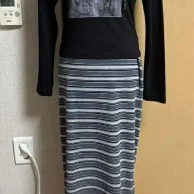 [BUNJANG] Long Sleeve T-shirt and Striped Long Skirt Set / [ 새상품 ] 긴팔티 + 단가라 롱치마 SET