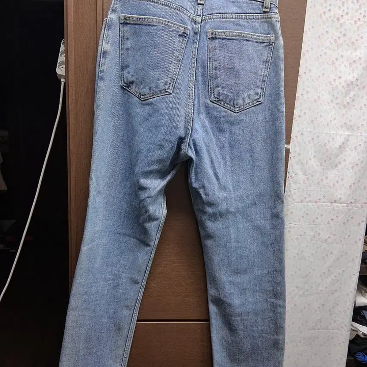[BUNJANG] Light Wash Straight Fit Jeans (Size S) / 연청 스트레이트핏청바지(S)