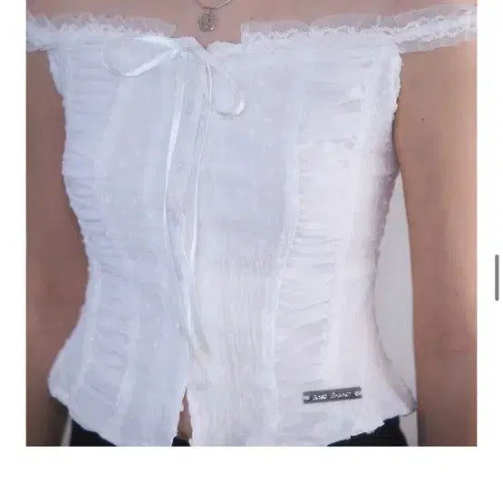 [BUNJANG] Rosefants Lace Off-Shoulder Sleeveless White / 로제프란츠 레이스 오프숄더 슬리브리스 화이트