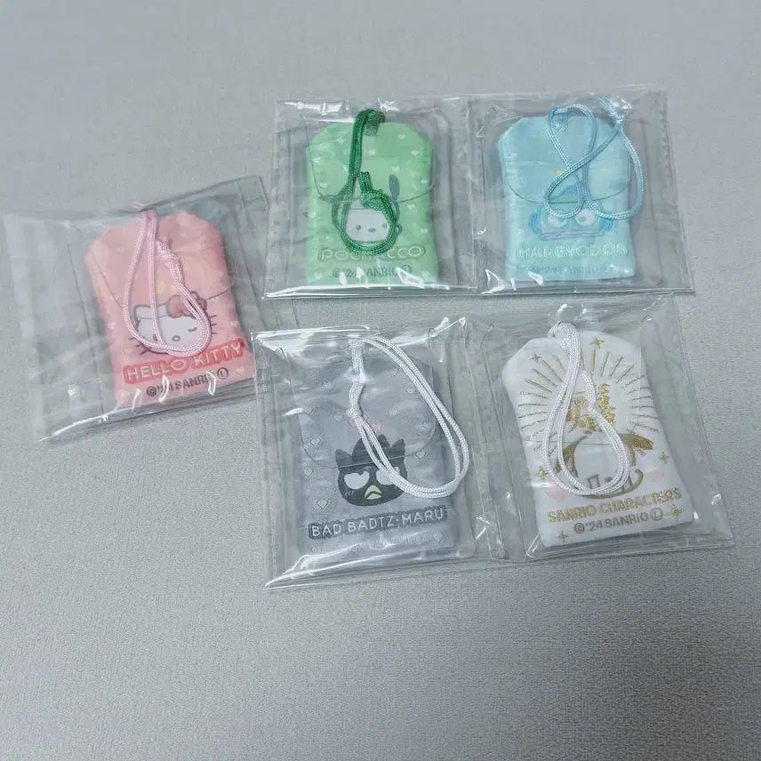 [BUNJANG] Sanrio Omamori Amulet Keychain / 산리오 랜덤 오마모리 부적 키링