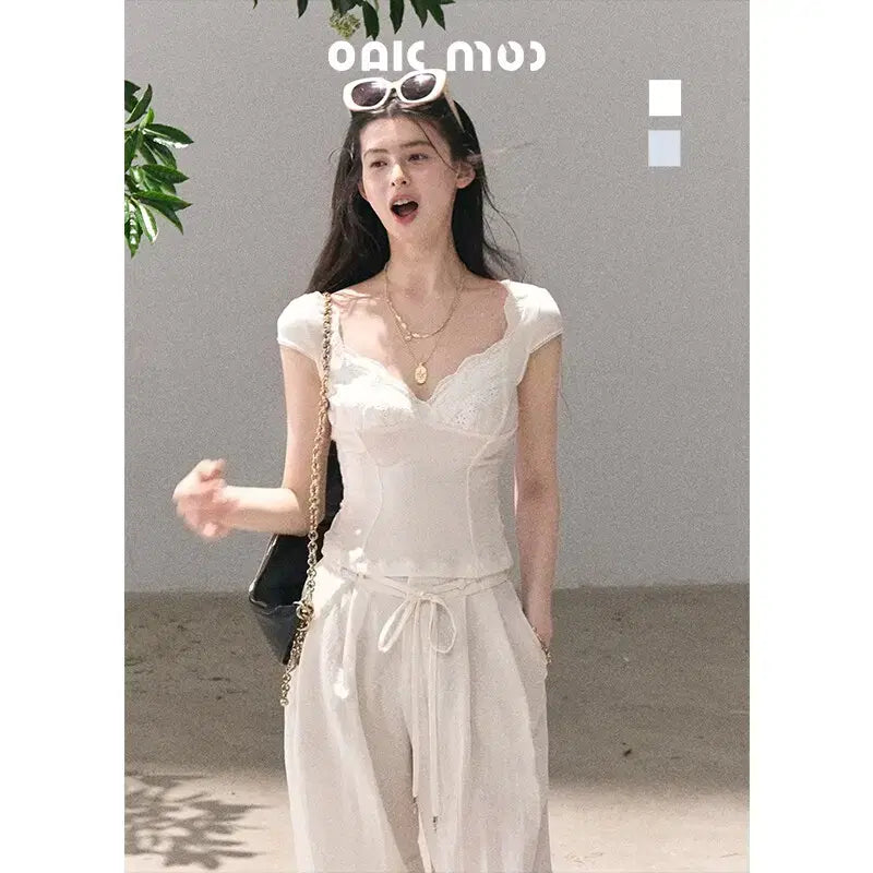 [BUNJANG] OAKMOO French V-Neck Embroidery Short Sleeve Top / OAKMOO 오크무 프렌치 V넥 자수 섹시 슬림 반팔 탑