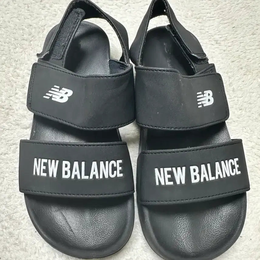 [BUNJANG] New Balance Sandals Black 220 / 뉴발란스 샌들 블랙 220