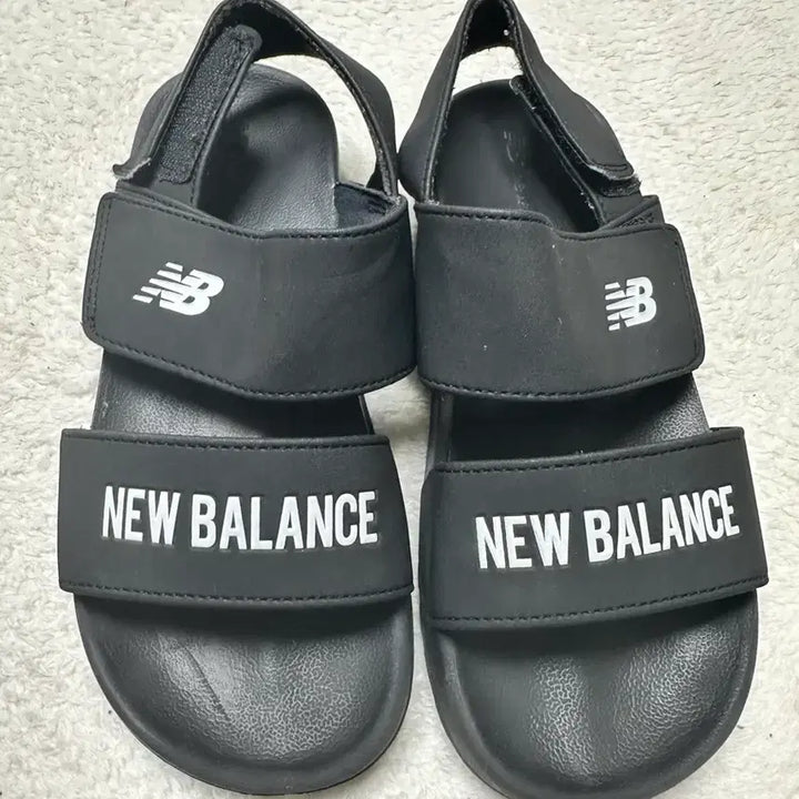 [BUNJANG] New Balance Sandals Black 220 / 뉴발란스 샌들 블랙 220