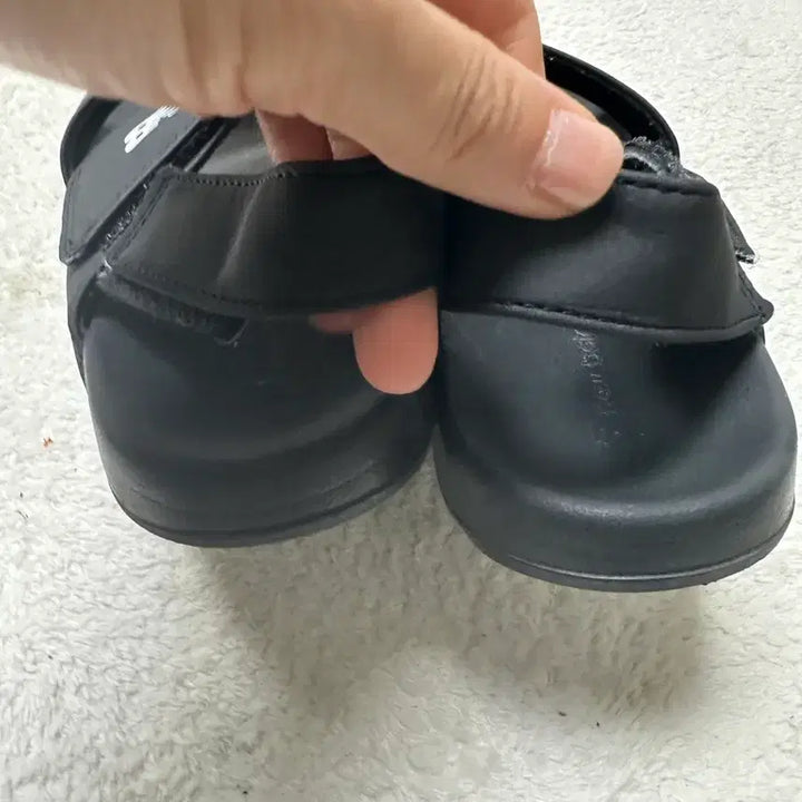 [BUNJANG] New Balance Sandals Black 220 / 뉴발란스 샌들 블랙 220