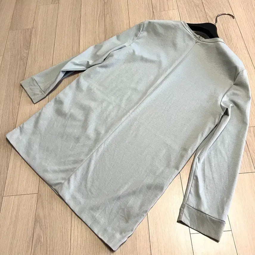[BUNJANG] LEBEIGE Silk Color Block Sequin Flower Embroidery Blouse / 르베이지 LEBEIGE 실크배색 스팽글 플라워 자수 티셔츠 블라우스 9부