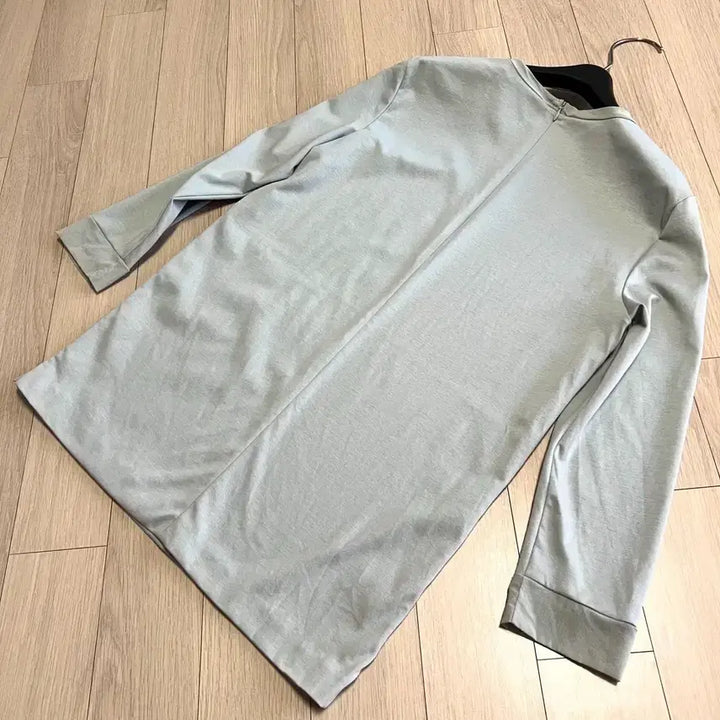 [BUNJANG] LEBEIGE Silk Color Block Sequin Flower Embroidery Blouse / 르베이지 LEBEIGE 실크배색 스팽글 플라워 자수 티셔츠 블라우스 9부