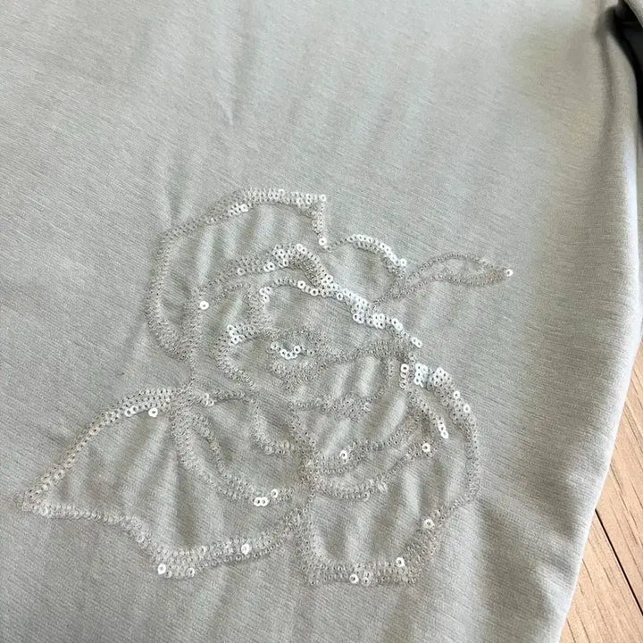 [BUNJANG] LEBEIGE Silk Color Block Sequin Flower Embroidery Blouse / 르베이지 LEBEIGE 실크배색 스팽글 플라워 자수 티셔츠 블라우스 9부