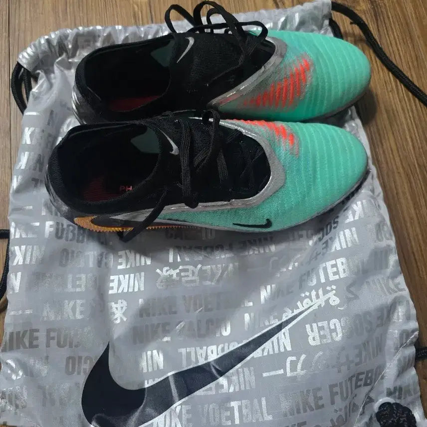[BUNJANG] Nike Phantom 6 Low Elite AG Cleats (245) / 나이키 팬텀6  로우 엘리트 AG  245