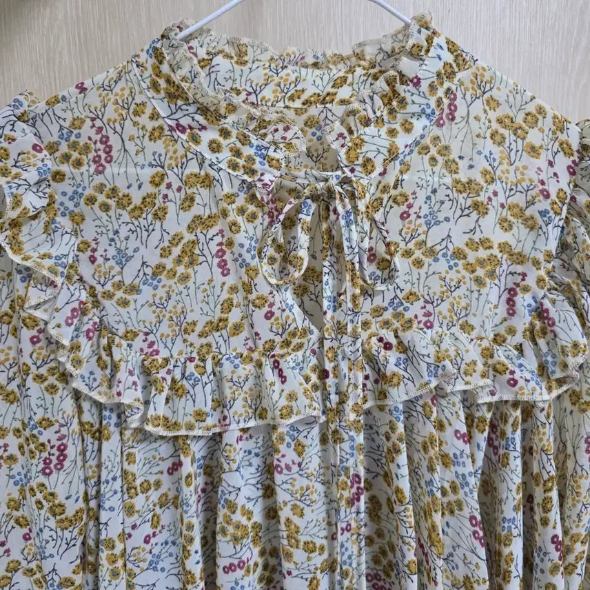 [BUNJANG] Chiffon Floral Ruffle Blouse / 쉬폰 꽃무늬 프릴 블라우스