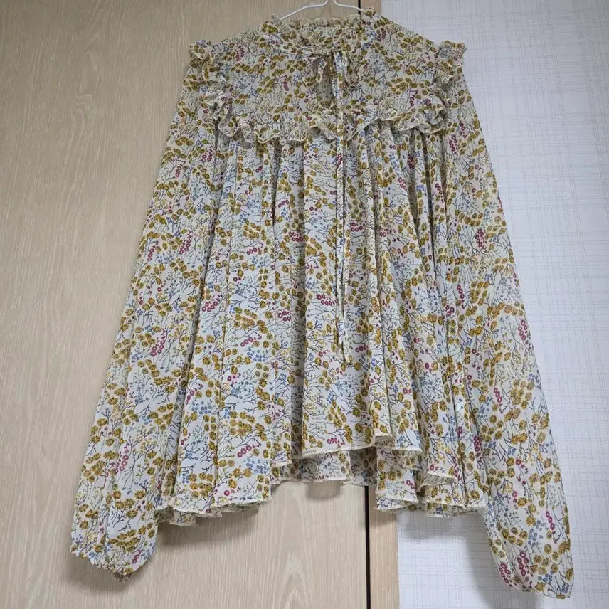 [BUNJANG] Chiffon Floral Ruffle Blouse / 쉬폰 꽃무늬 프릴 블라우스