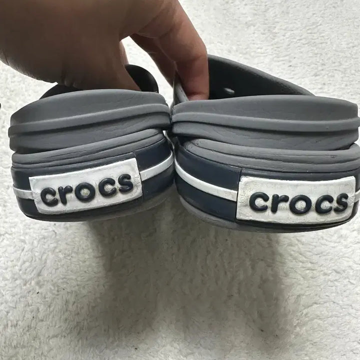 [BUNJANG] Crocs Grey Sandals with Jibbitz / 크록스 그레이 샌들 지비츠 포함 165