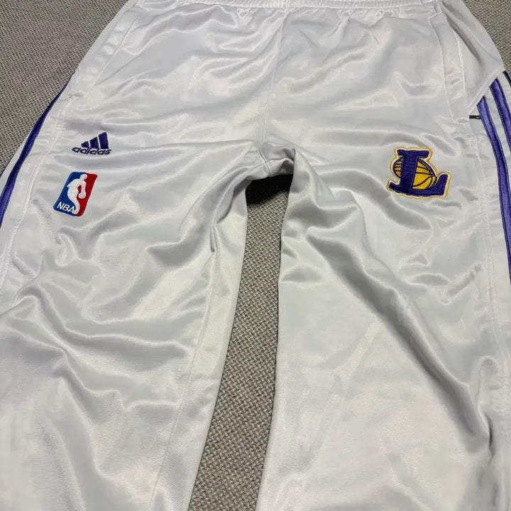 [BUNJANG] Adidas x NBA LA Lakers Side Snap Training Pants / 아디다스 x NBA LA레이커스 사이드 풀 버튼 트레이닝 팬츠