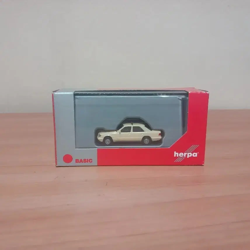 [BUNJANG] Mercedes-Benz E-Class German Taxi Diecast / 벤츠 E 클래스 독일 택시 다이캐스트
