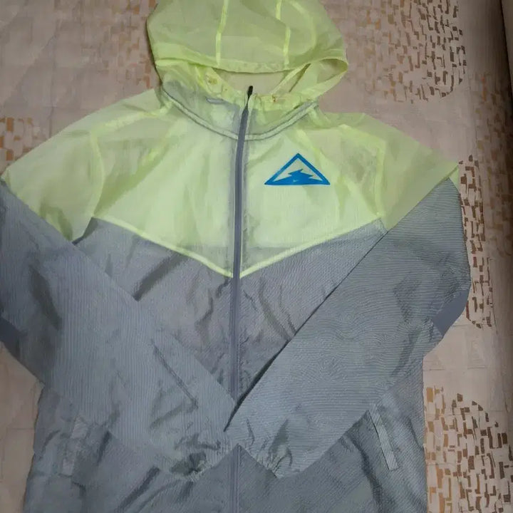 [BUNJANG] Nike Lightweight Windrunner Running Jacket Fluorescent M / [상태최상]나이키 초경량 바람막이 윈드러너 런닝 자켓 형광색 M