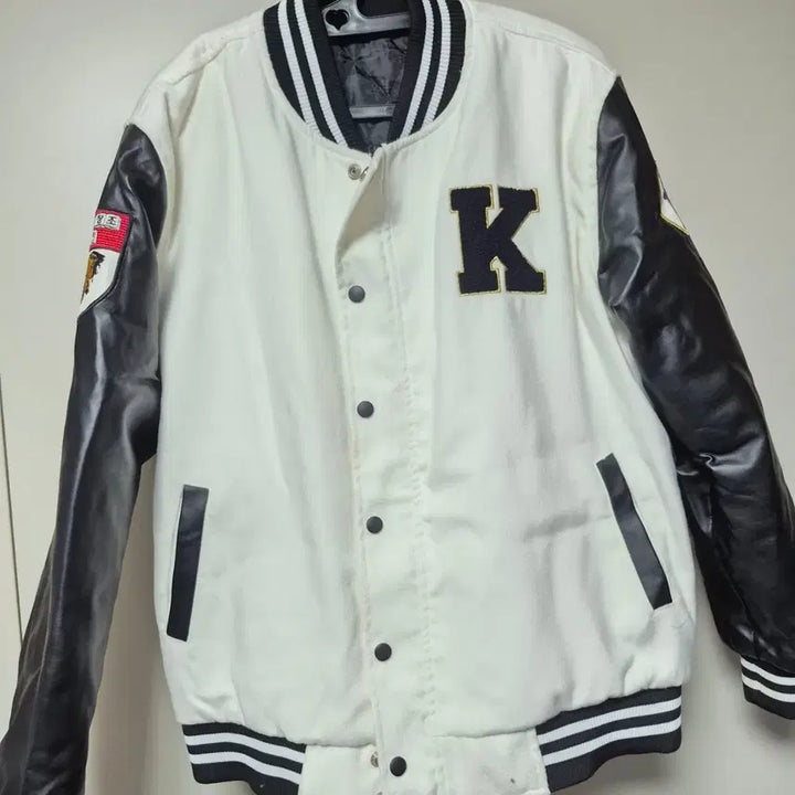 [BUNJANG] Korea University Official Baseball Jacket Size 100 / 고려대학교 정품 야구잠바 100사이즈 판매합니다
