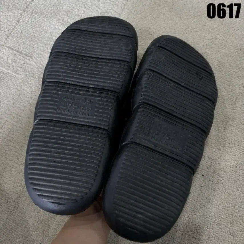 [BUNJANG] Adidas Adilette Comfort 3-Stripes Slides Black White (275mm) / 아디다스 삼선 슬라이드 블랙 화이트 275