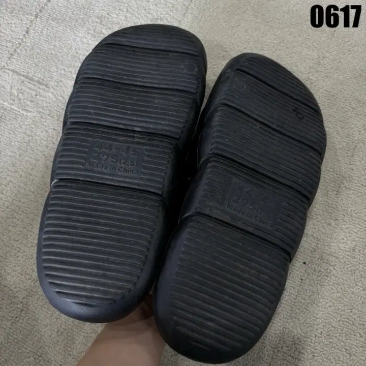 [BUNJANG] Adidas Adilette Comfort 3-Stripes Slides Black White (275mm) / 아디다스 삼선 슬라이드 블랙 화이트 275
