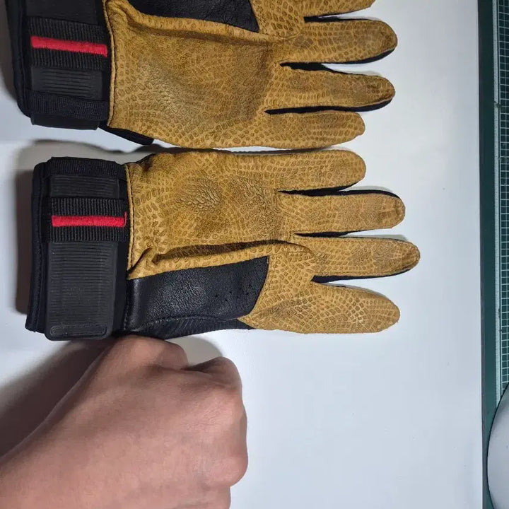 [BUNJANG] Kim Hyun-soo Game-Worn Baseball Glove / 김현수 선수 실착 장갑