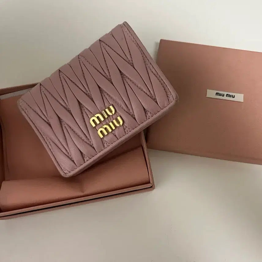 [BUNJANG] Miu Miu Matelassé Nappa Leather Card Holder / 미우미우 마테라쎄 나파 가죽 카드 홀더