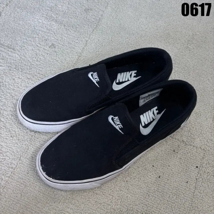 [BUNJANG] Nike Slip-on Sneakers - Black, Size 240 / 나이키 슬립온 블랙240