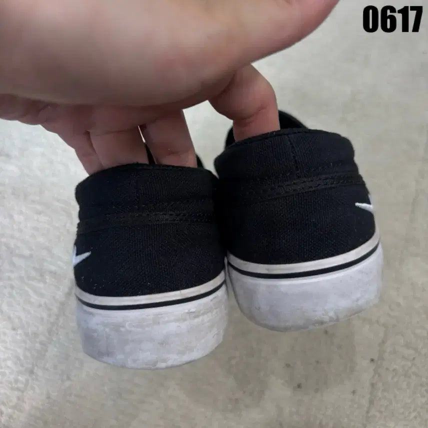 [BUNJANG] Nike Slip-on Sneakers - Black, Size 240 / 나이키 슬립온 블랙240