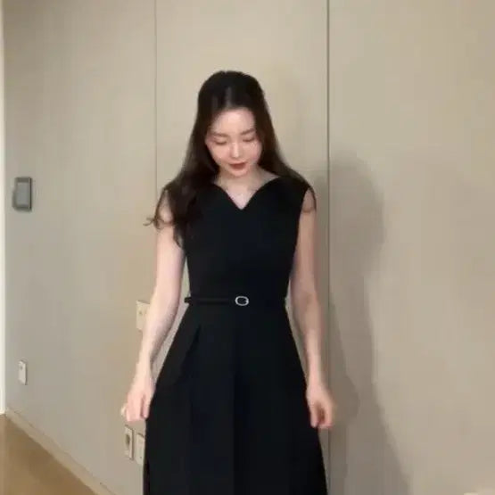 [BUNJANG] Lienlier Black V-Neck Midi Dress (Size S) / 구매가 199000 | 리앙리에 |Lienlier 블랙 원피스